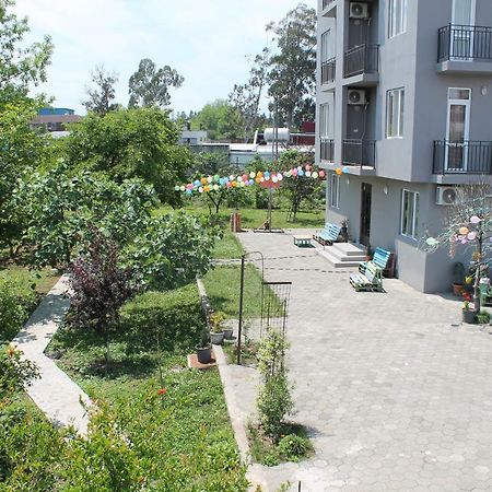 Femily Hotel In Batumi Mareti Str 2 Exterior photo