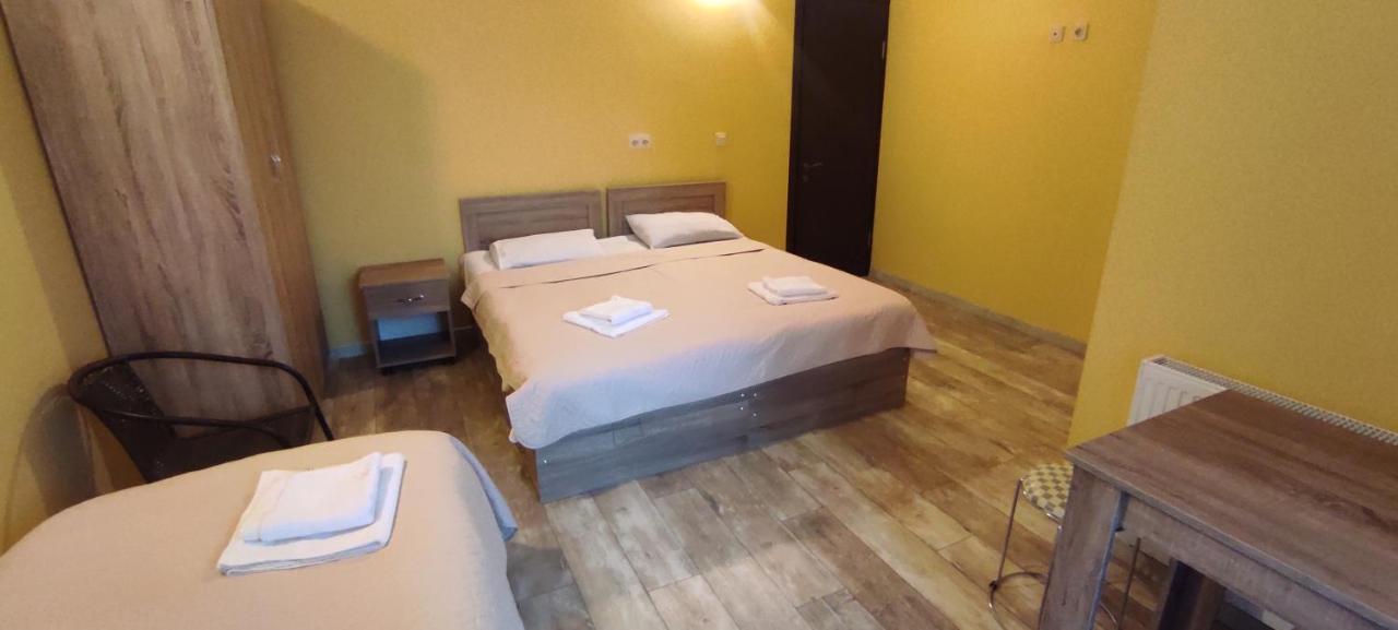 Femily Hotel In Batumi Mareti Str 2 Exterior photo