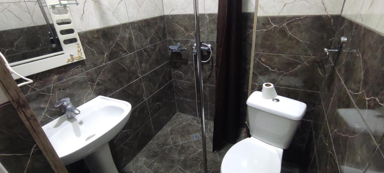 Femily Hotel In Batumi Mareti Str 2 Exterior photo