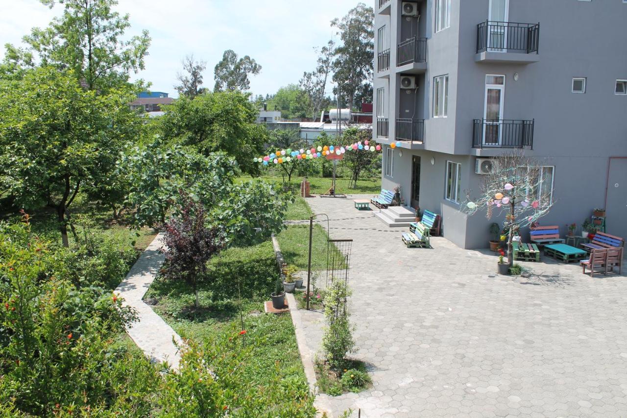Femily Hotel In Batumi Mareti Str 2 Exterior photo
