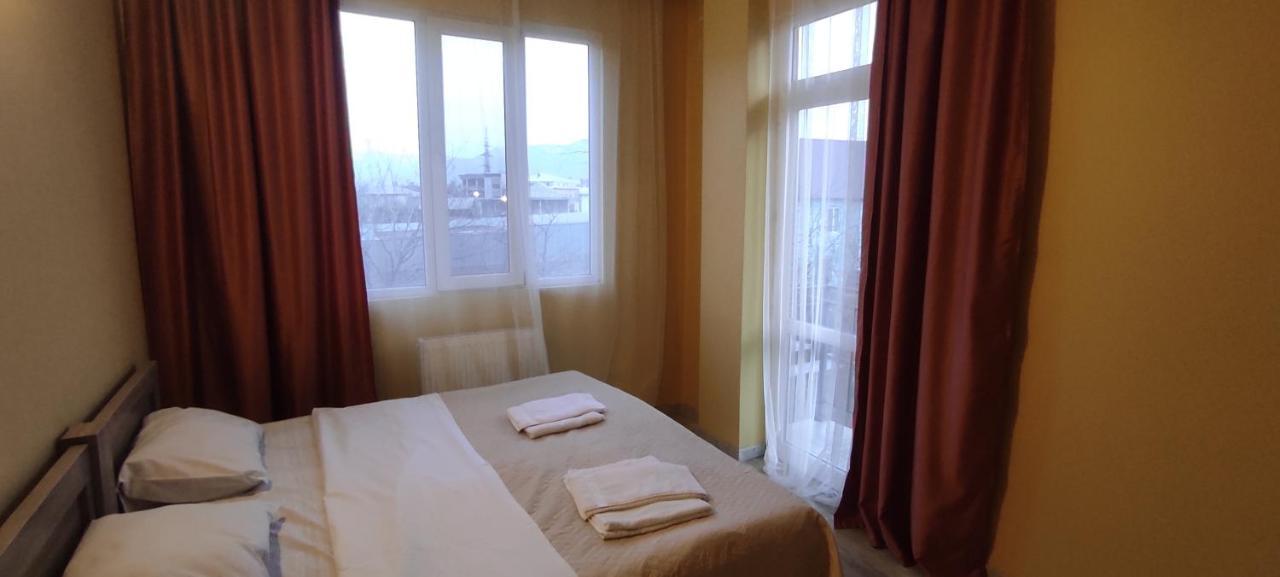 Femily Hotel In Batumi Mareti Str 2 Exterior photo
