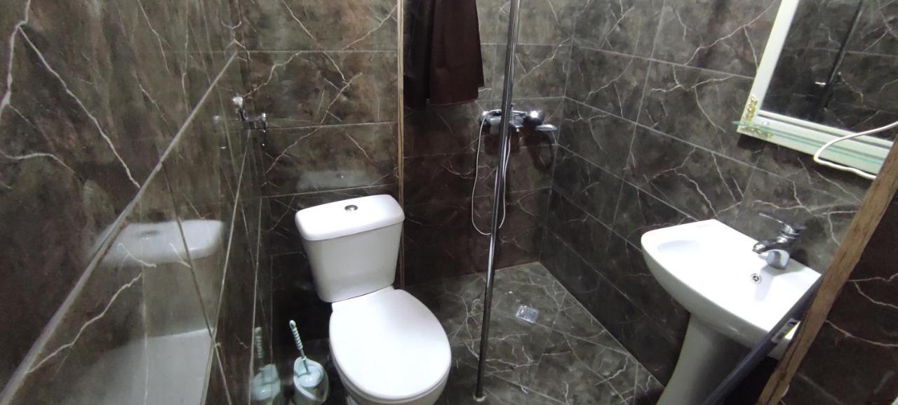 Femily Hotel In Batumi Mareti Str 2 Exterior photo