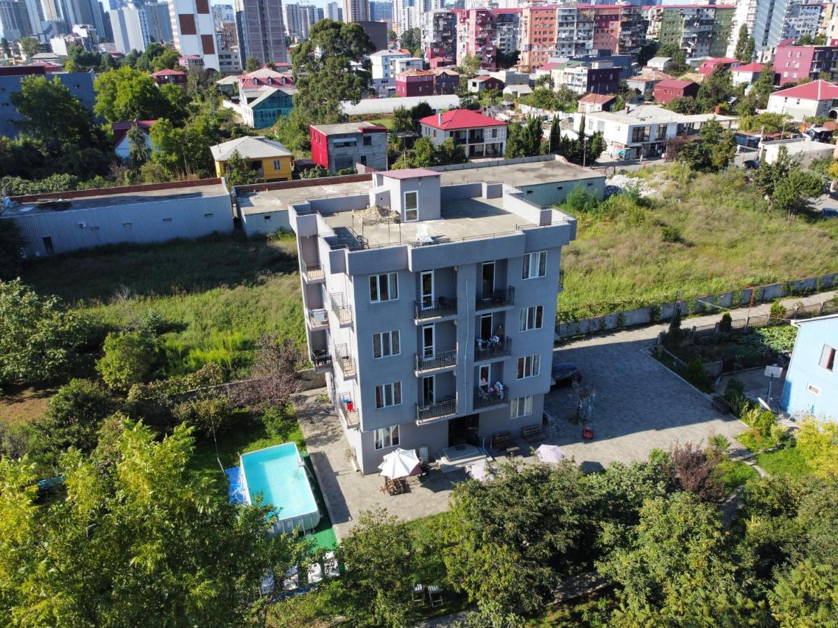 Femily Hotel In Batumi Mareti Str 2 Exterior photo