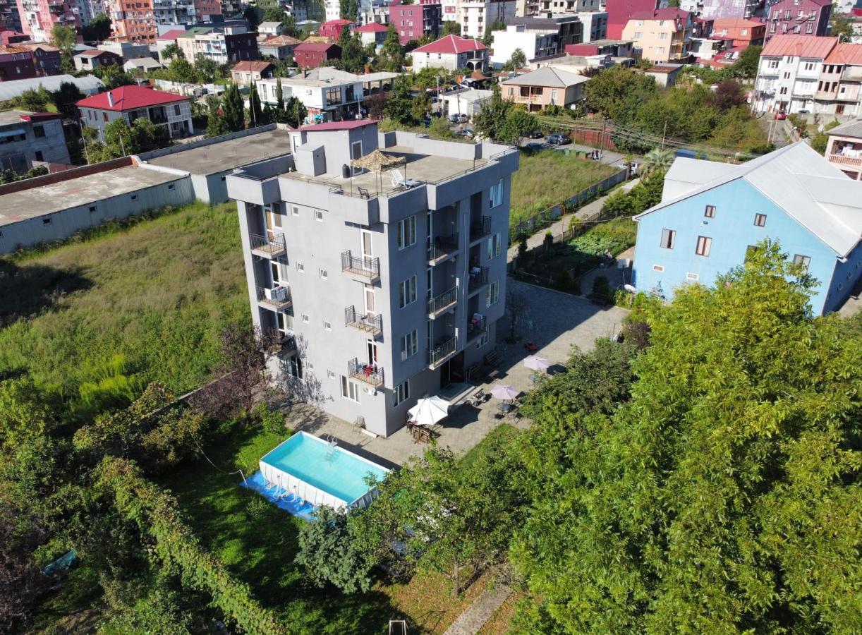 Femily Hotel In Batumi Mareti Str 2 Exterior photo